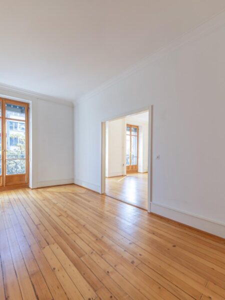 Photo 3 of the property 2562.420010