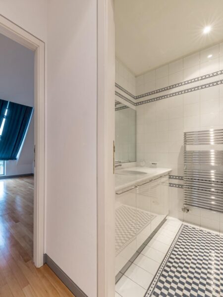 Photo 12 of the property 7182.458010