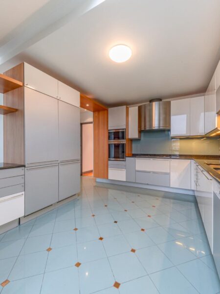 Photo 8 of the property 7182.458010