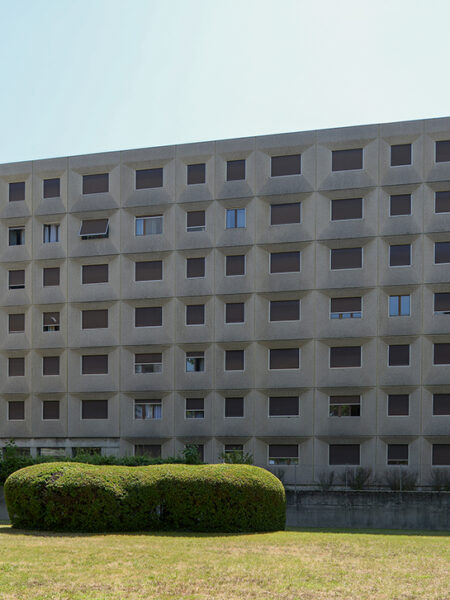 Photo 2 of the property 410010-0002