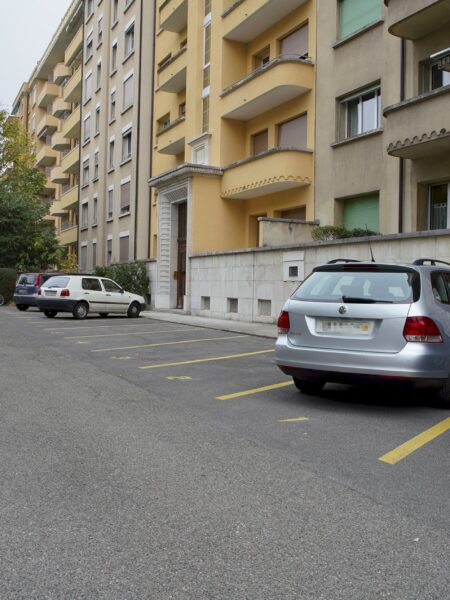 Photo 3 of the property 100040-0070