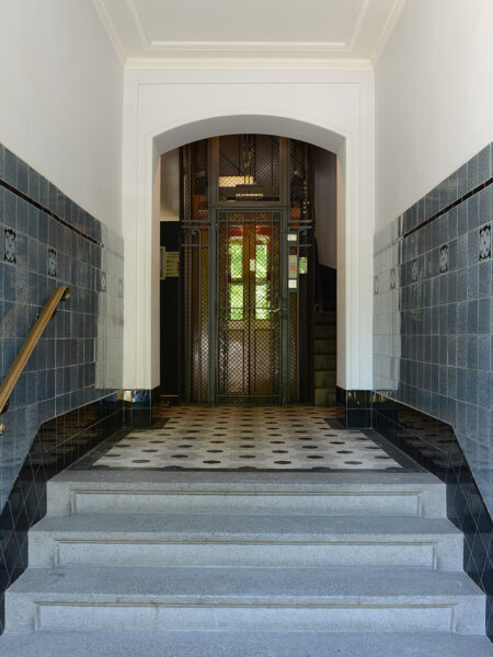 Photo 2 of the property 400010-0005