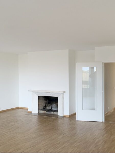 Photo 3 of the property 450020-0033