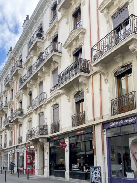 Photo 2 of the property 450020-2165