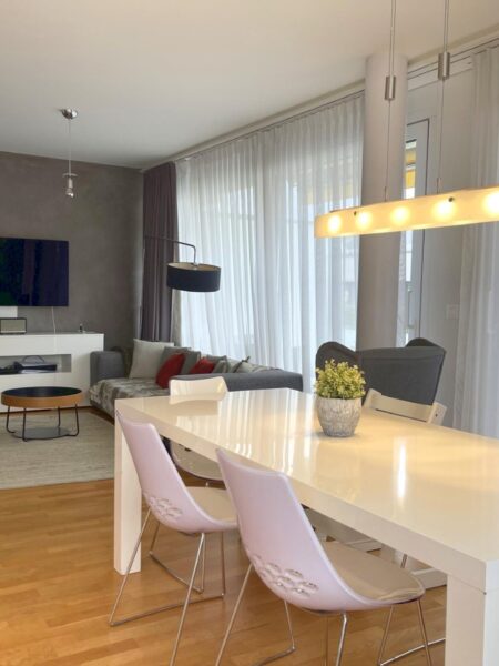 Photo 2 of the property 7663.430508