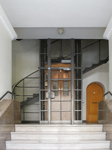 Photo 3 of the property 450010-2472