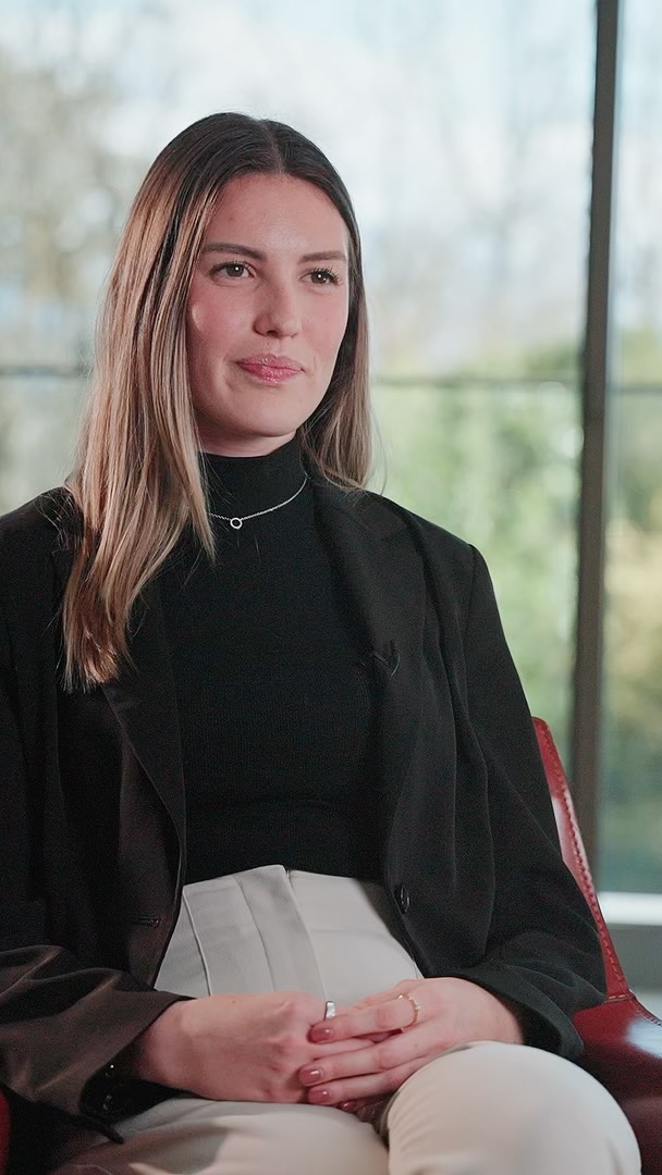 Accompagner les talents, c’est conjuguer écoute, anticipation et vision à long terme.

Dans cette nouvelle interview, Claire DELECROIX, collaboratrice RH chez Moser Vernet & Cie, partage sa vision du recrutement dans le secteur immobilier et les fondamentaux qui permettent d’attirer et de fidéliser les meilleurs profils.

Elle y explique également la diversité des métiers présents au sein de la régie ainsi que les possibilités d’évolution offertes aux collaborateurs, entre développement des compétences, mobilité interne et accompagnement dans la durée.

#meettheteam #moservernetcie #immobilier #ressourceshumaines